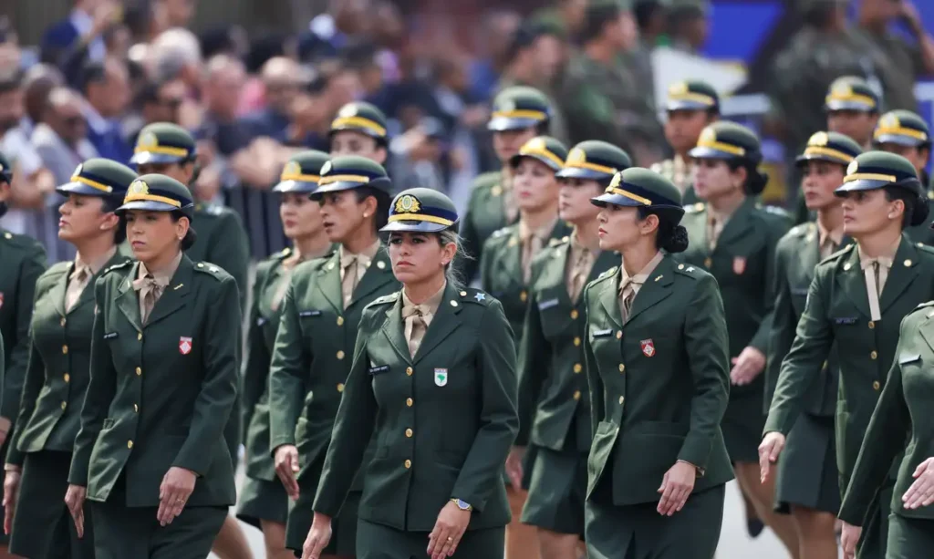 Sete Mil Mulheres Se Alistam No Serviço Militar Em 2 Dias